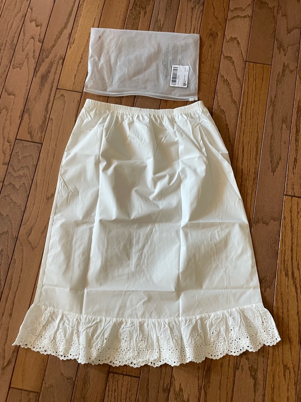 NIP White Eyelet Ruffle Half Slip / Skirt - Polyester / Cotton Underskirt